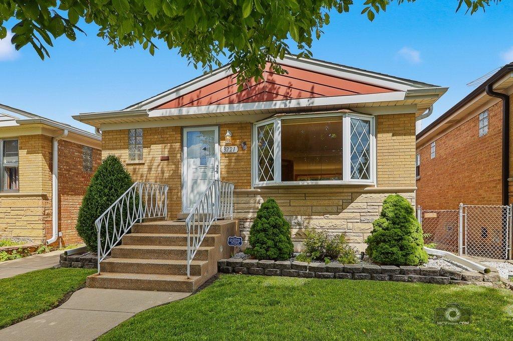 3221 N Pioneer Ave., Chicago, IL 60634
