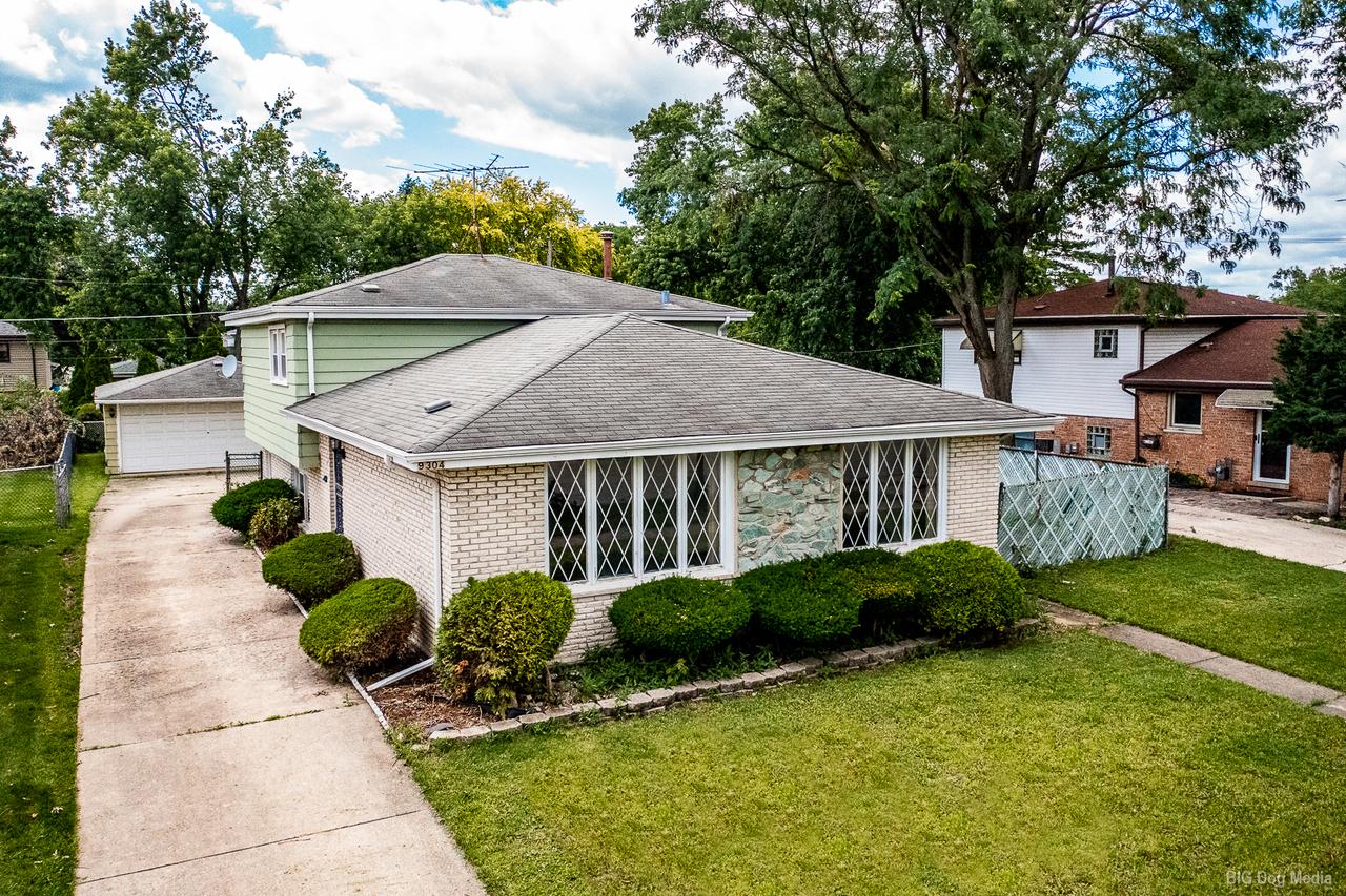 9304 Meade Ave., Oak Lawn, IL 60453