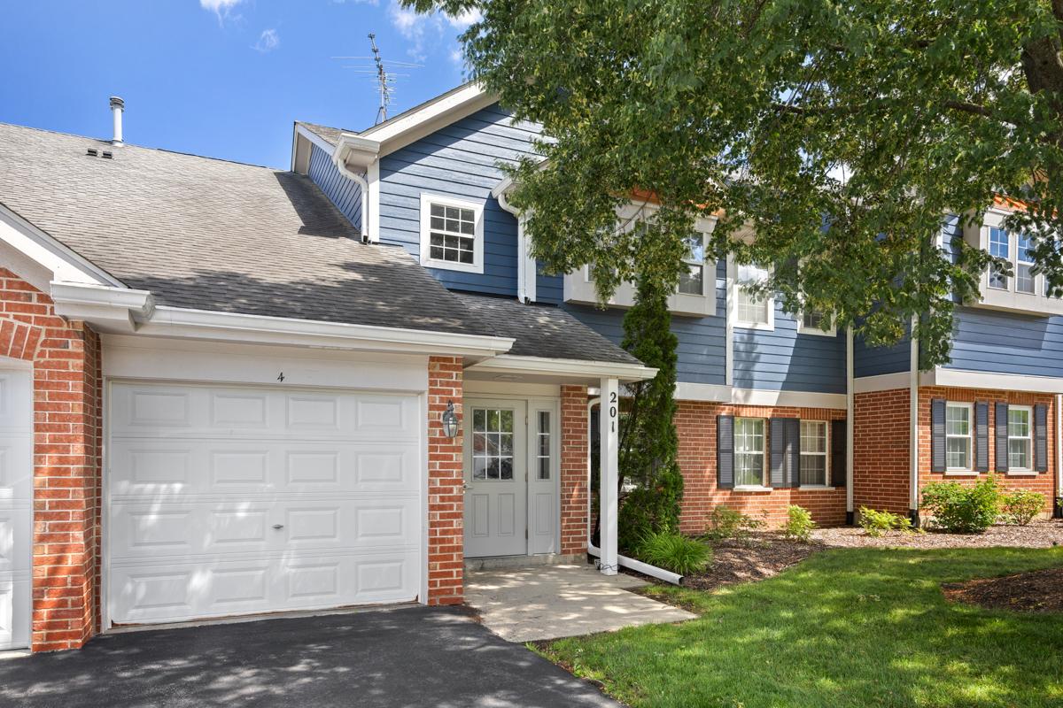 201 Charleston Ct. #3, Schaumburg, IL 60193