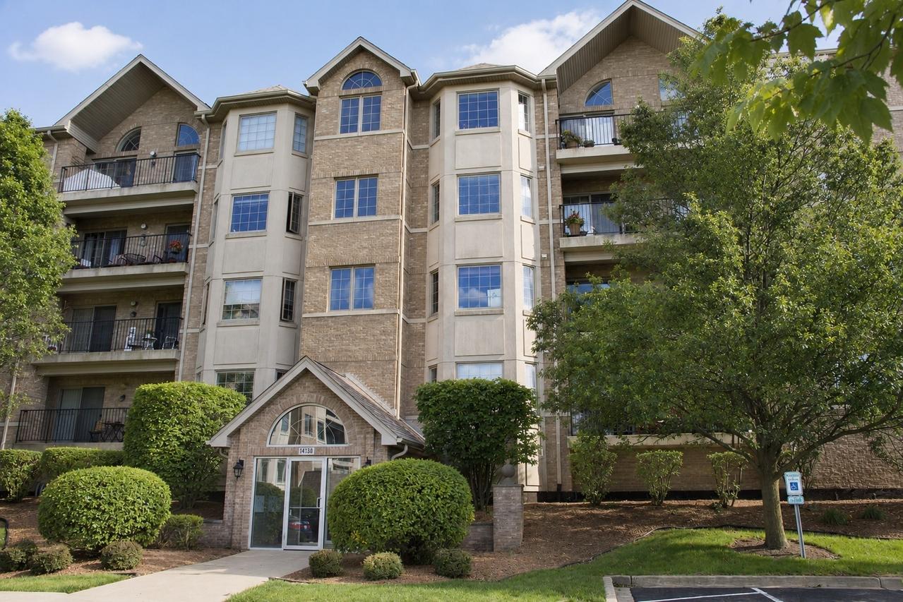 14130 Sheffield Dr. #303, Homer Glen, IL 60491