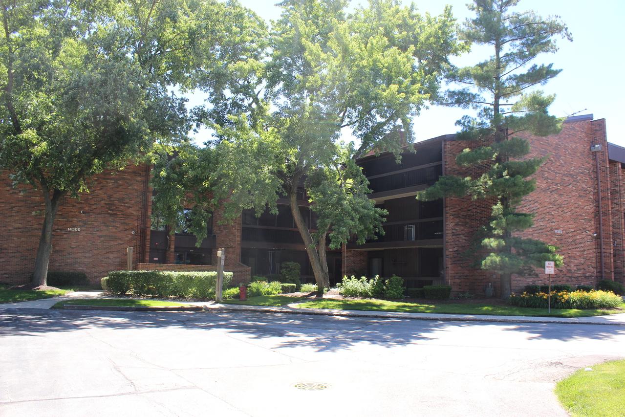14500 Linder Ct. #PH1, Oak Forest, IL 60452