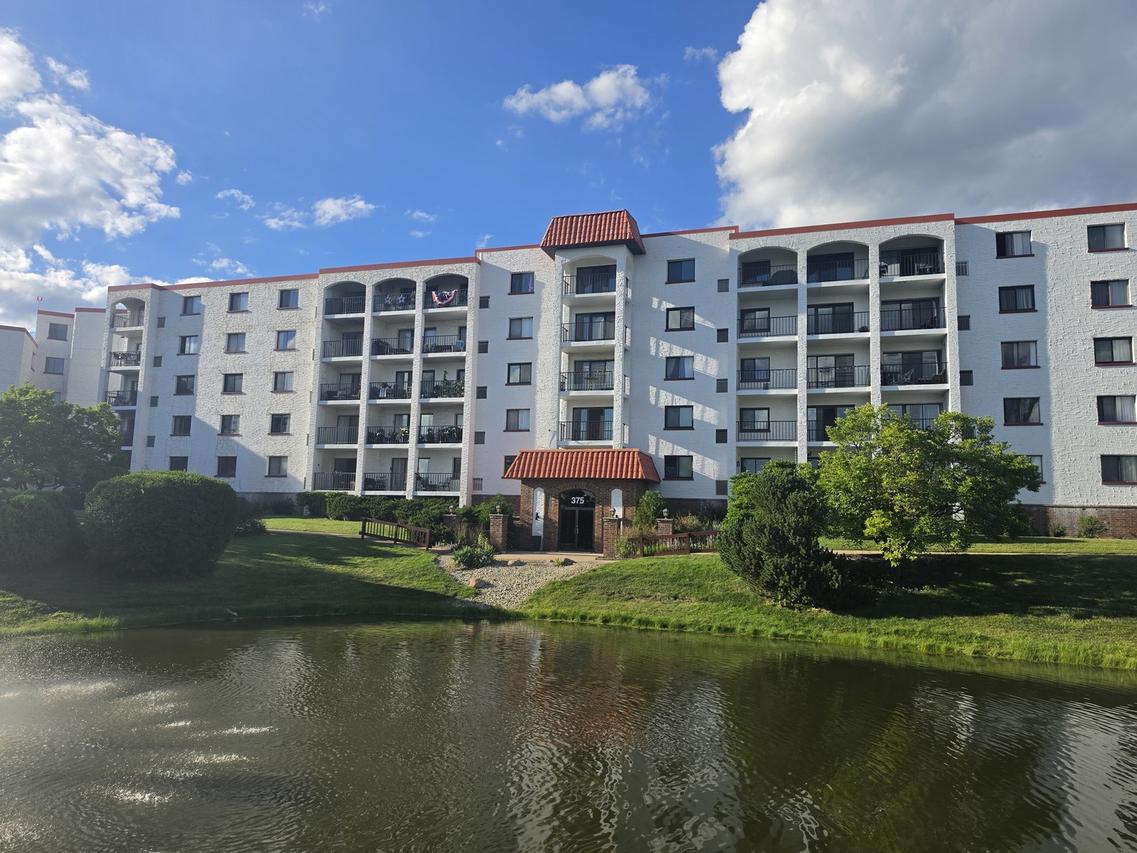 375 Plum Creek Dr. #103, Wheeling, IL 60090