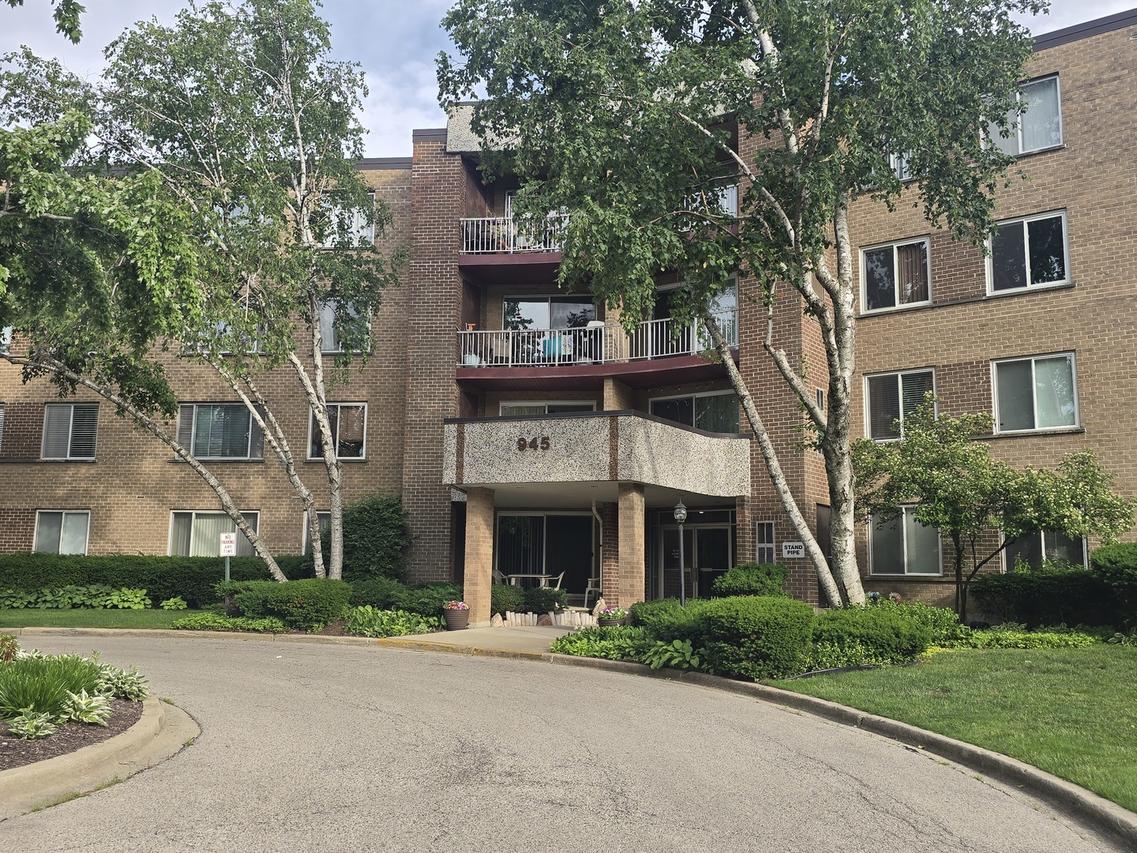 945 E Kenilworth Ave. #325, Palatine, IL 60074