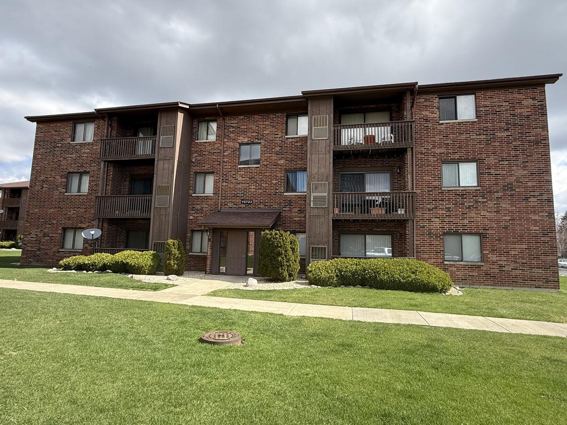 15723 Peggy Ln. #11, Oak Forest, IL 60452