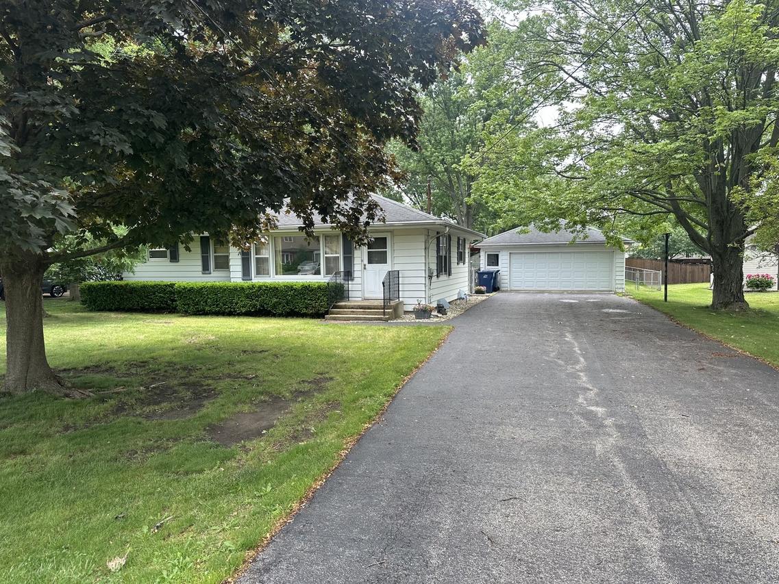 3675 Woodlawn Ave., Gurnee, IL 60031