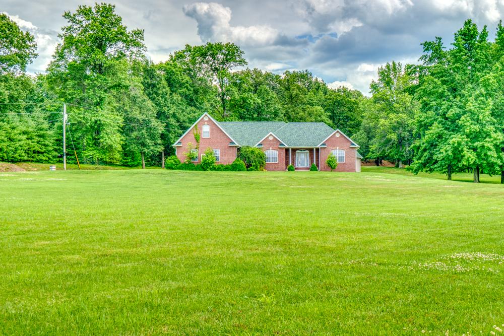 2108 S Hillside Ln., Mcleansboro, IL 62859
