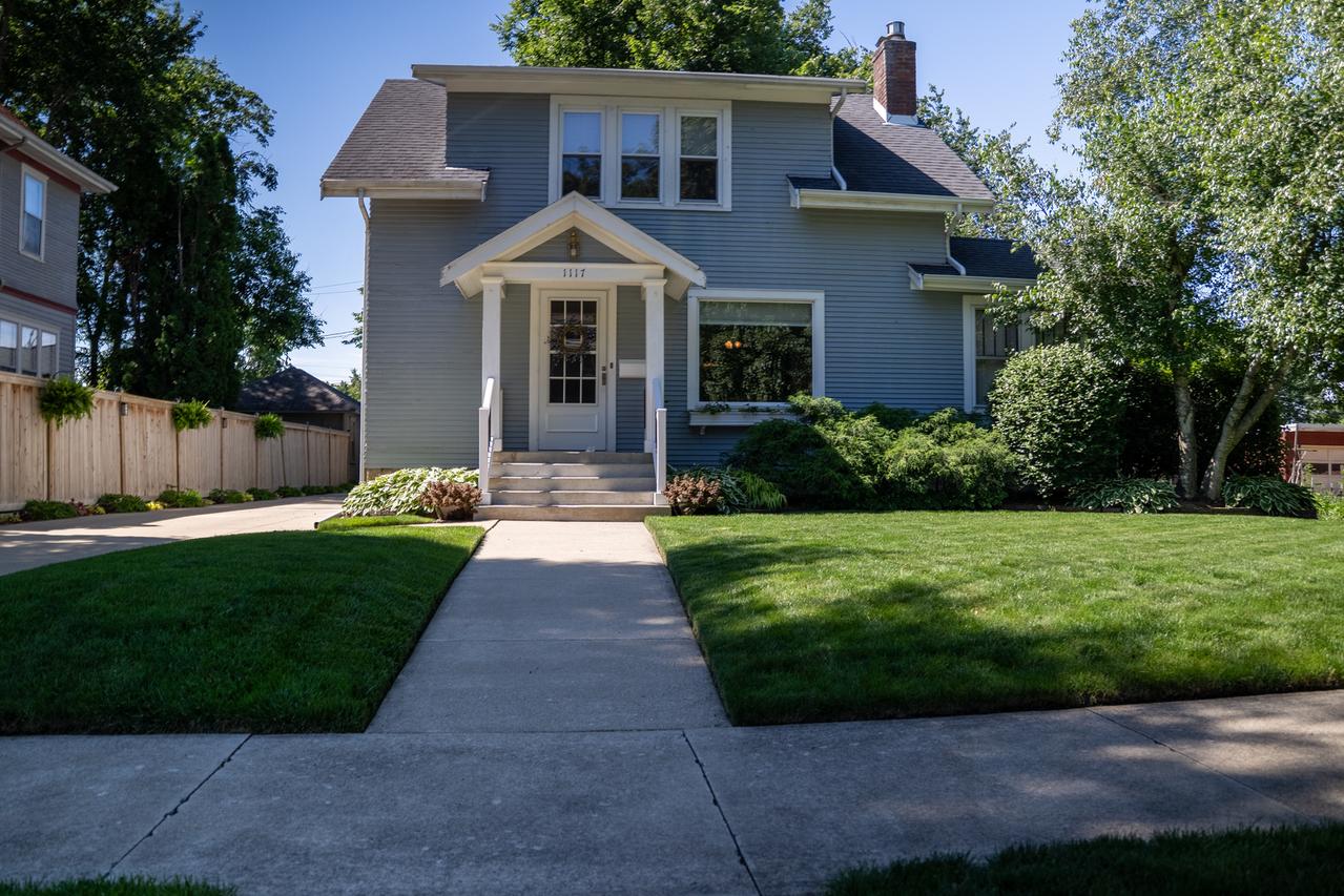1117 E Olive St., Bloomington, IL 61701
