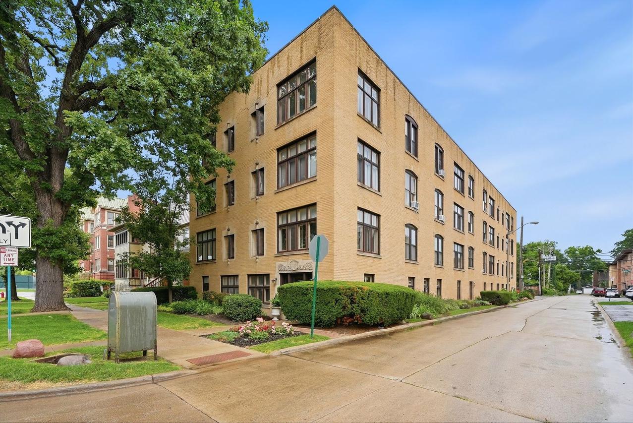 1136 Ontario St. #3B, Oak Park, IL 60302