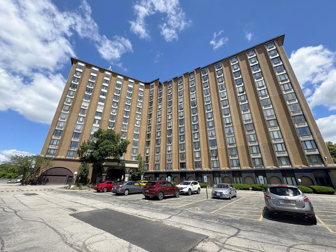 1 Renaissance Pl. #617, Palatine, IL 60067