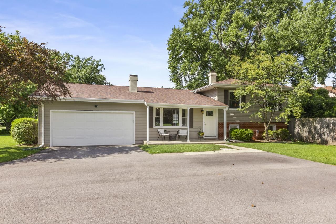 5s481 Glenoban Dr., Naperville, IL 60563