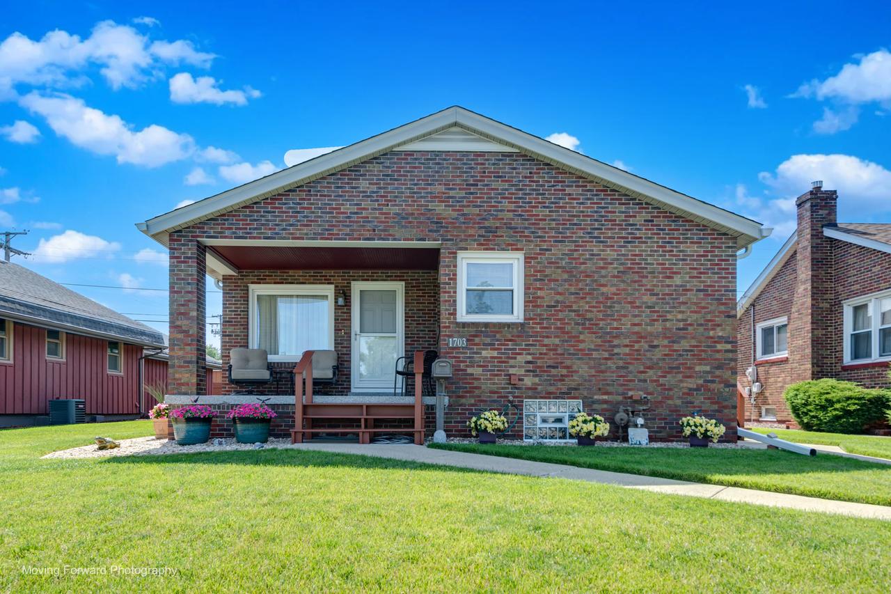 1703 Cora St., Crest Hill, IL 60403