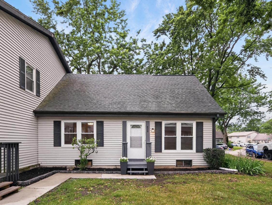 228 Dakota Ct. #A, Bolingbrook, IL 60440