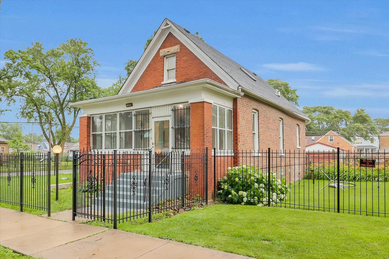 8852 S Wallace St., Chicago, IL 60620