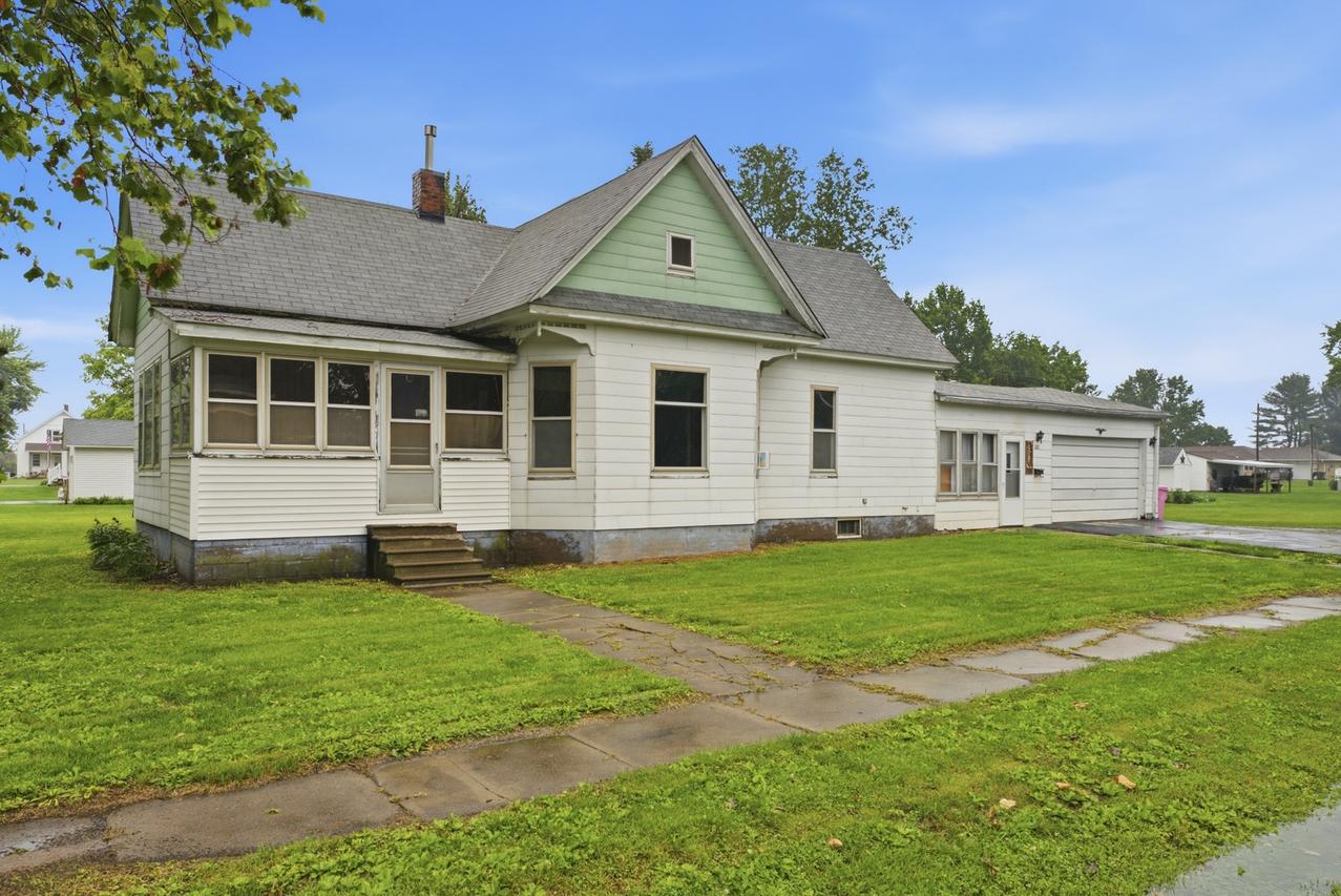 201 E Liberty St., Joy, IL 61260