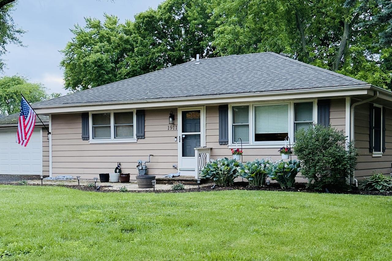 1911 Hazelwood Dr., Lindenhurst, IL 60046