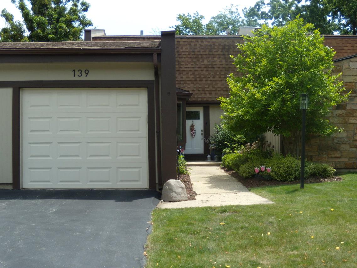 139 Cascade Dr., Indian Head Park, IL 60525