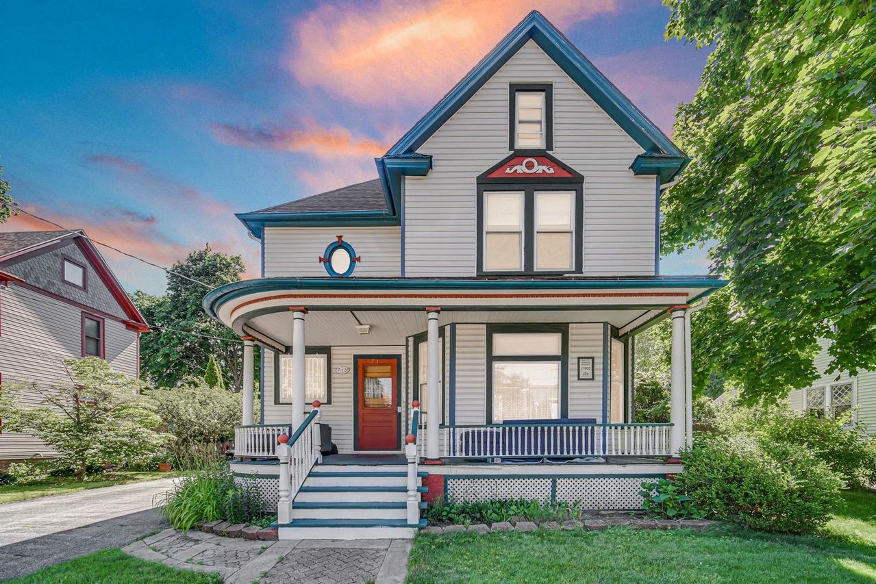 715 N County St., Waukegan, IL 60085
