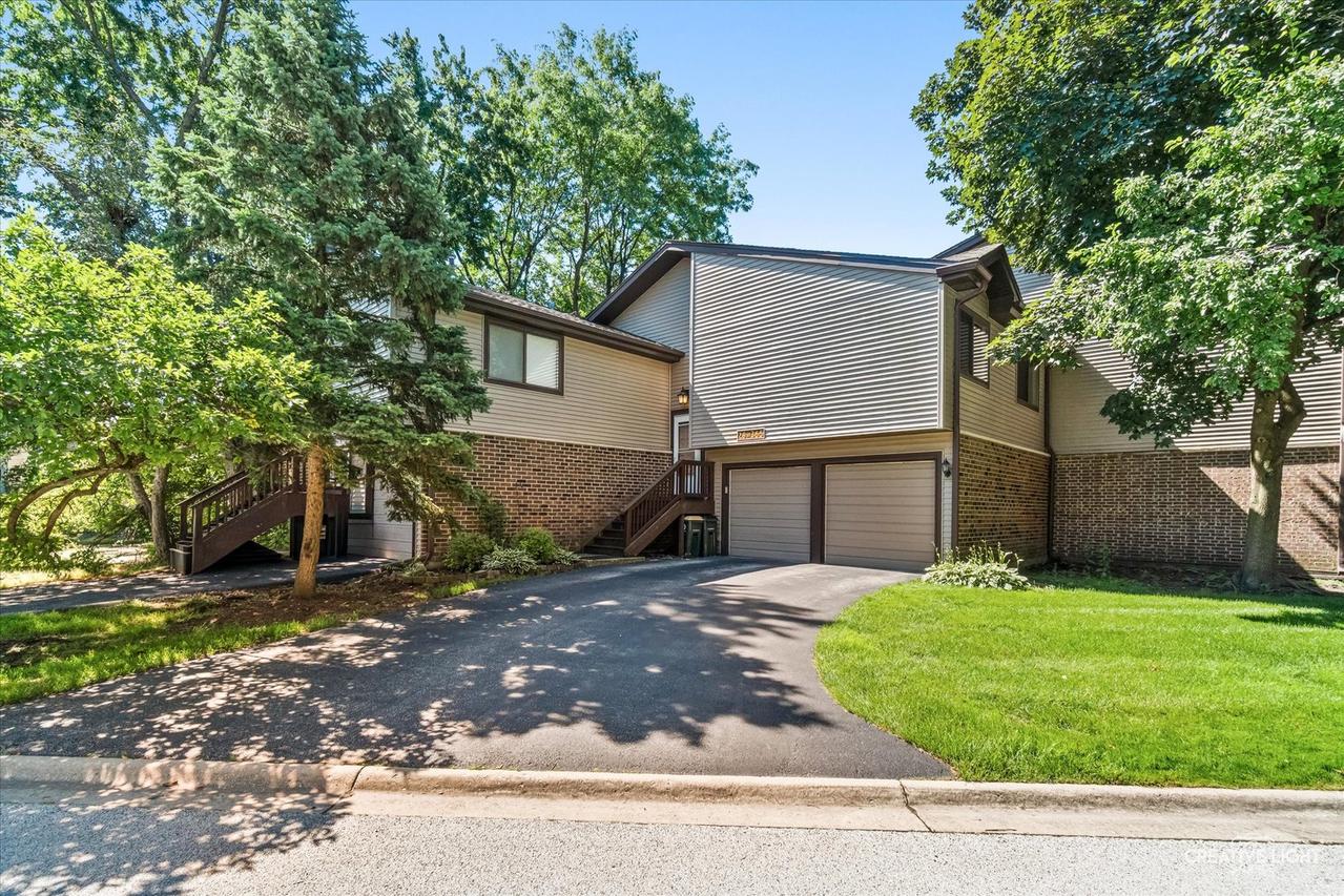 29W365 Thornwood Ln. #365, Warrenville, IL 60555
