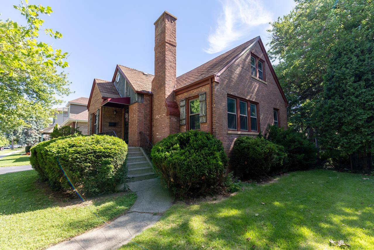 3743 S Highland Ave., Berwyn, IL 60402