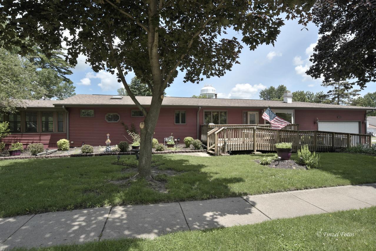 614 N Lillian St., Mchenry, IL 60050