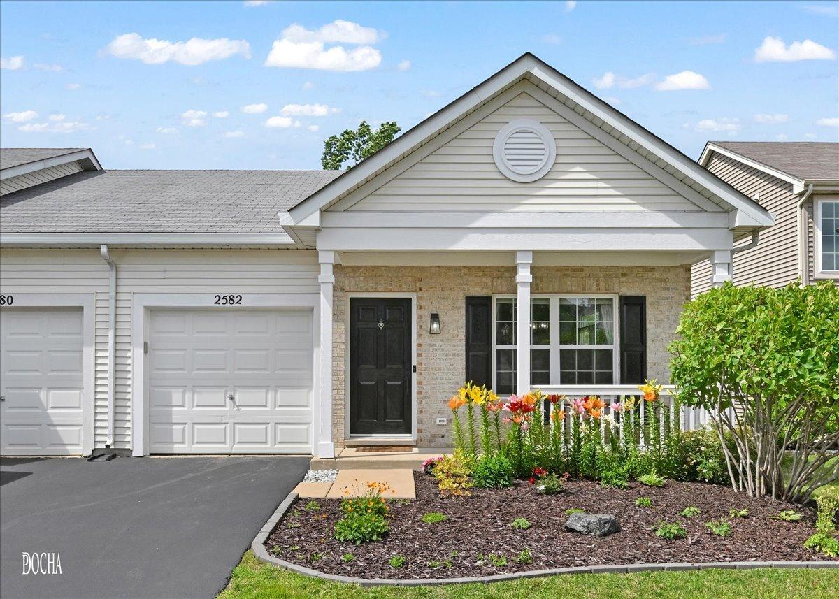 2582 Carlisle Ln., Hampshire, IL 60140