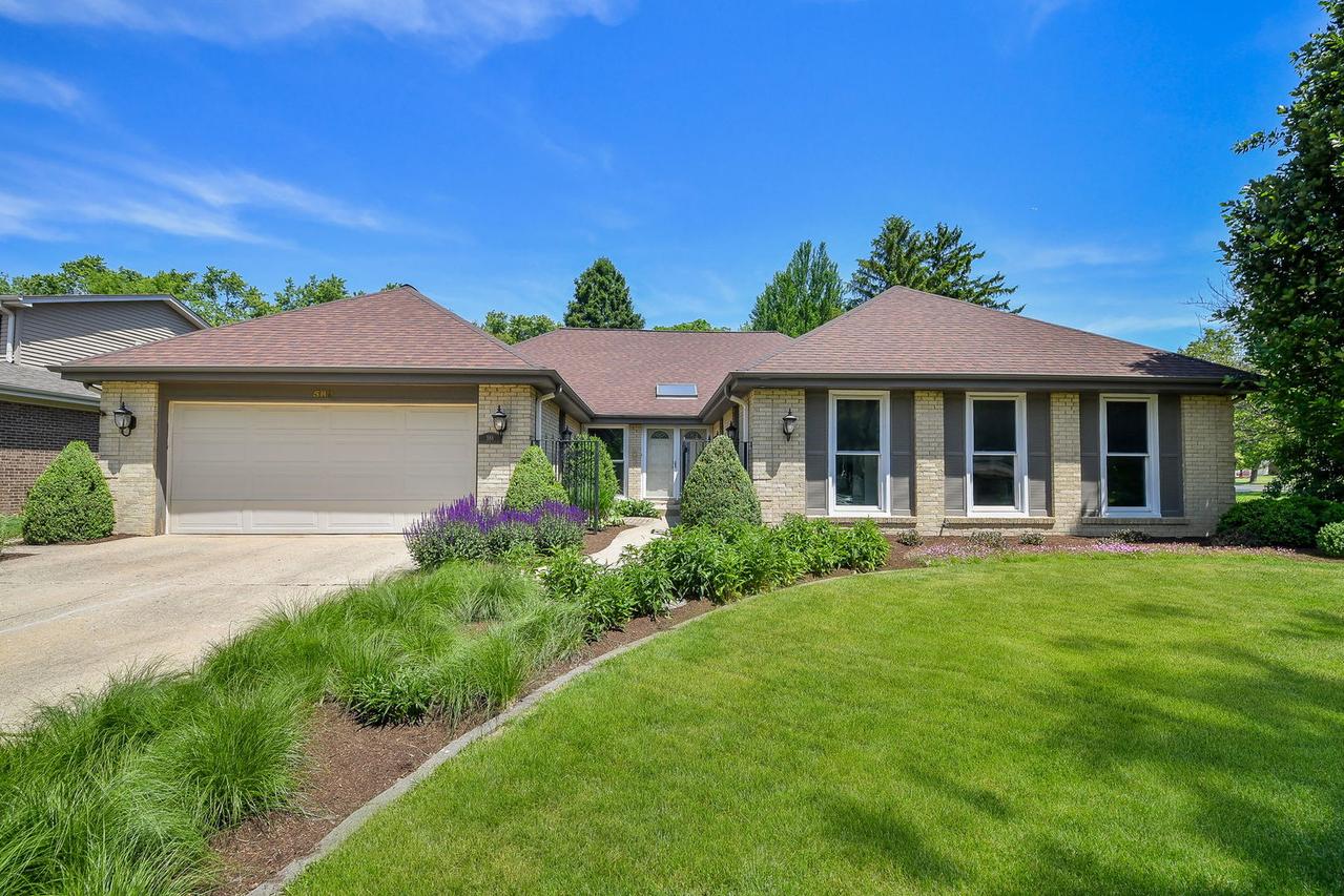 588 Williamsburg Rd., Glen Ellyn, IL 60137