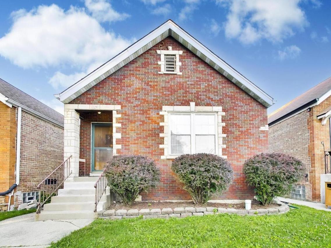 3525 Prairie Ave., Brookfield, IL 60513