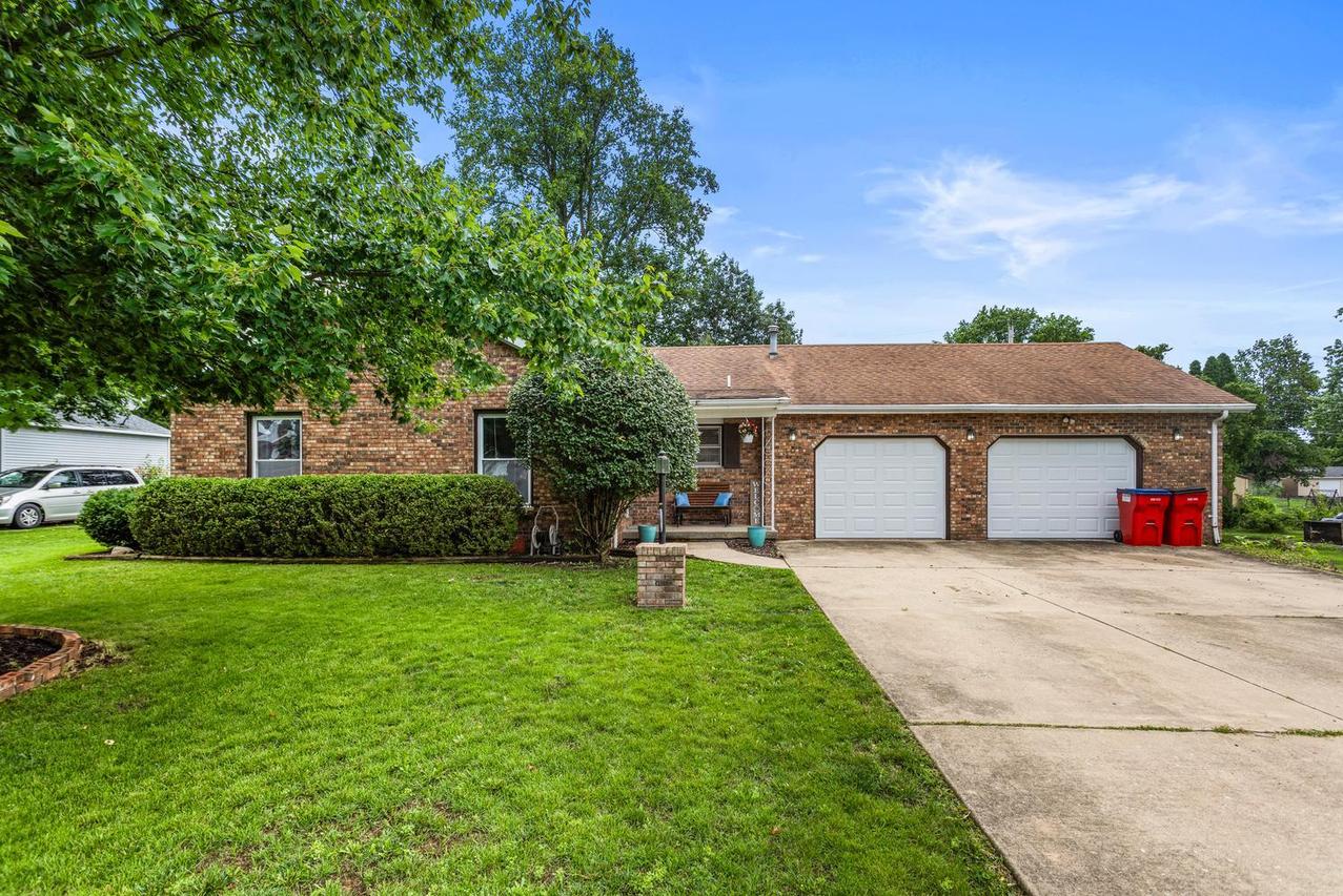 108 N Turner Dr., Mahomet, IL 61853