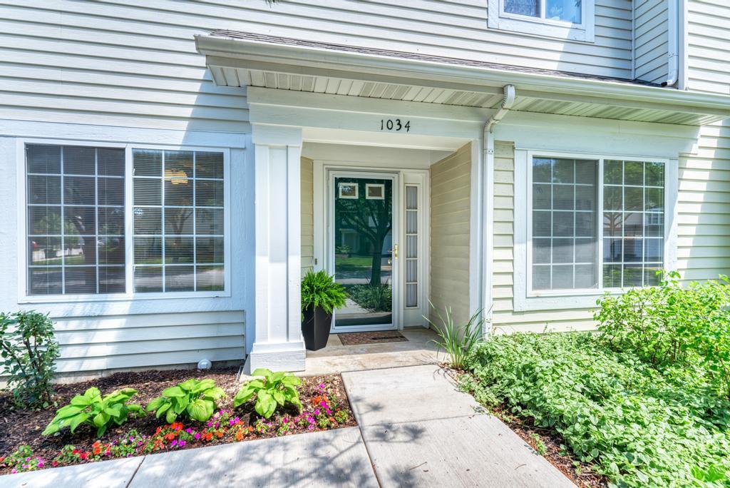 1034 Huntington Dr., Elk Grove Village, IL 60007