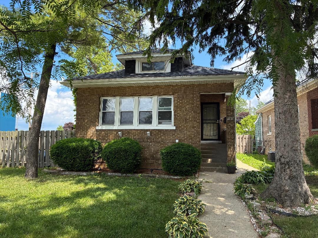 1221 20th Ave., Maywood, IL 60153