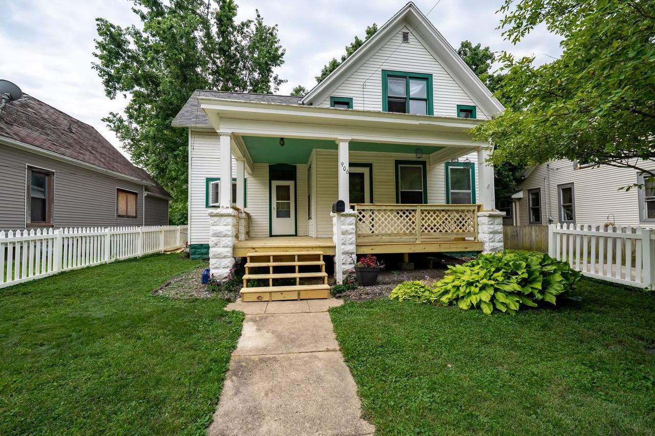 906 W Taylor St., Bloomington, IL 61701
