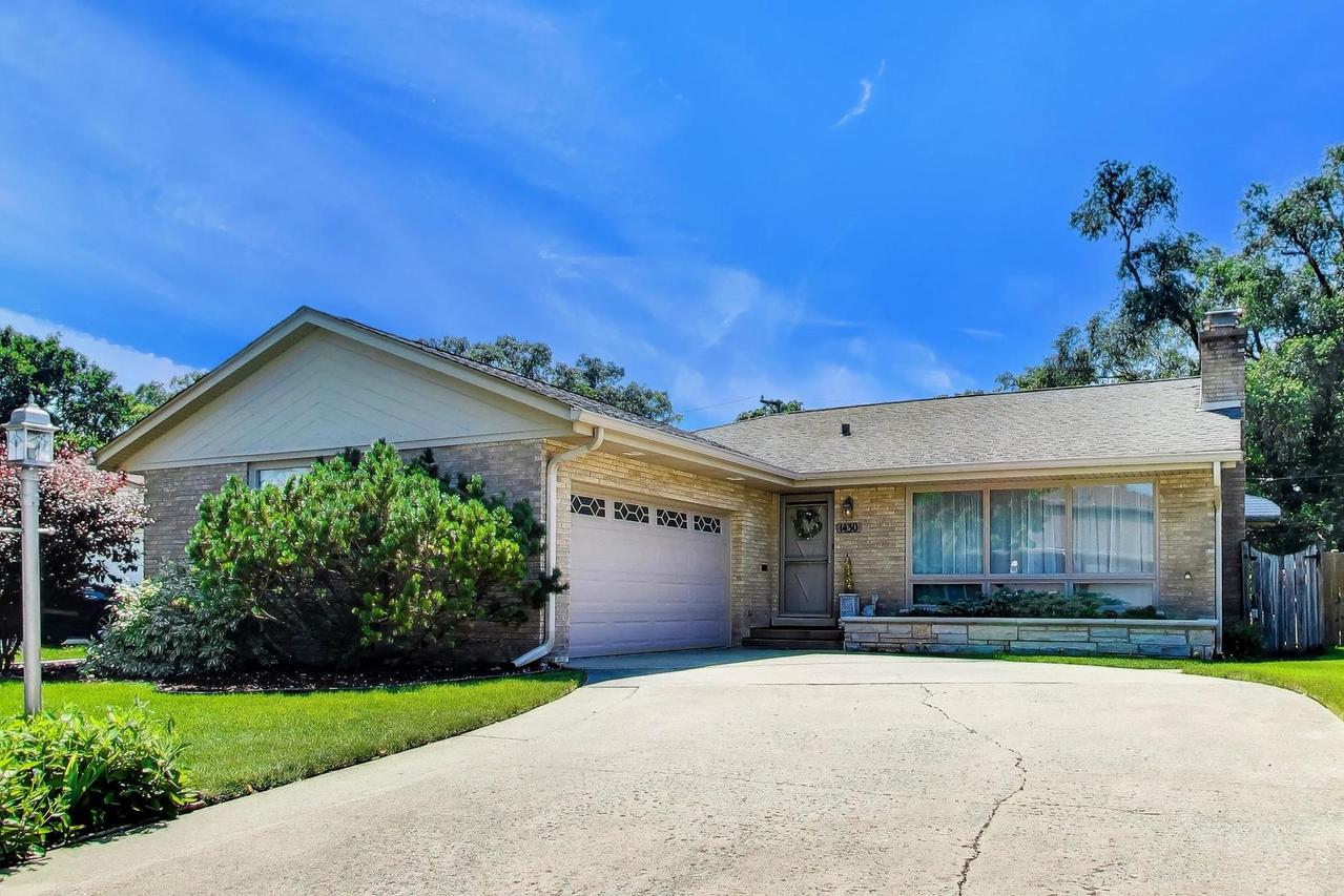 1430 Scotdale Rd., La Grange Park, IL 60526