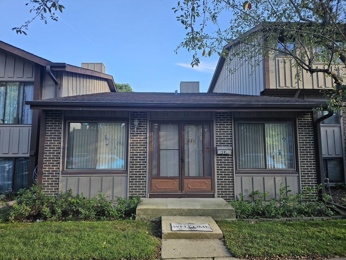 591 Forum Dr. #127, Roselle, IL 60172