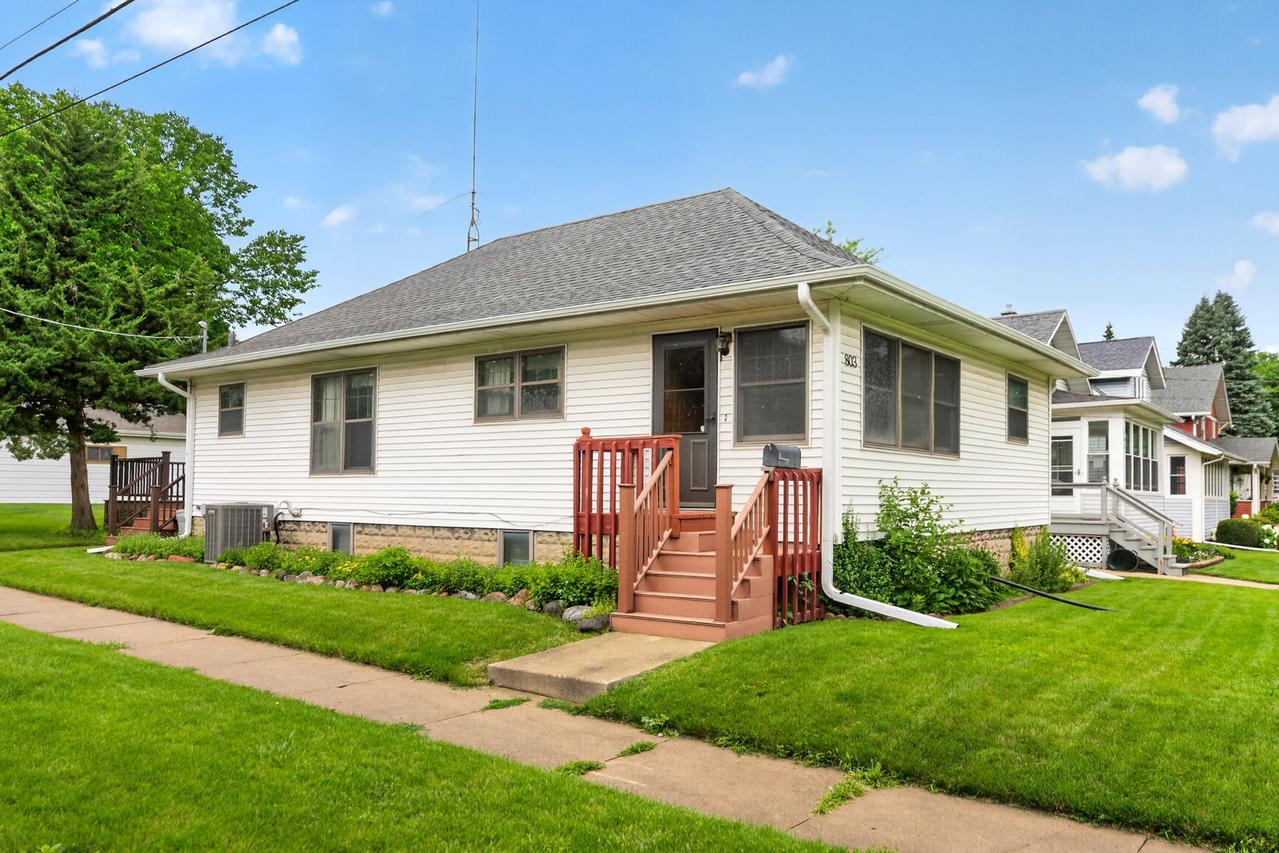 803 N 9th St., Dekalb, IL 60115