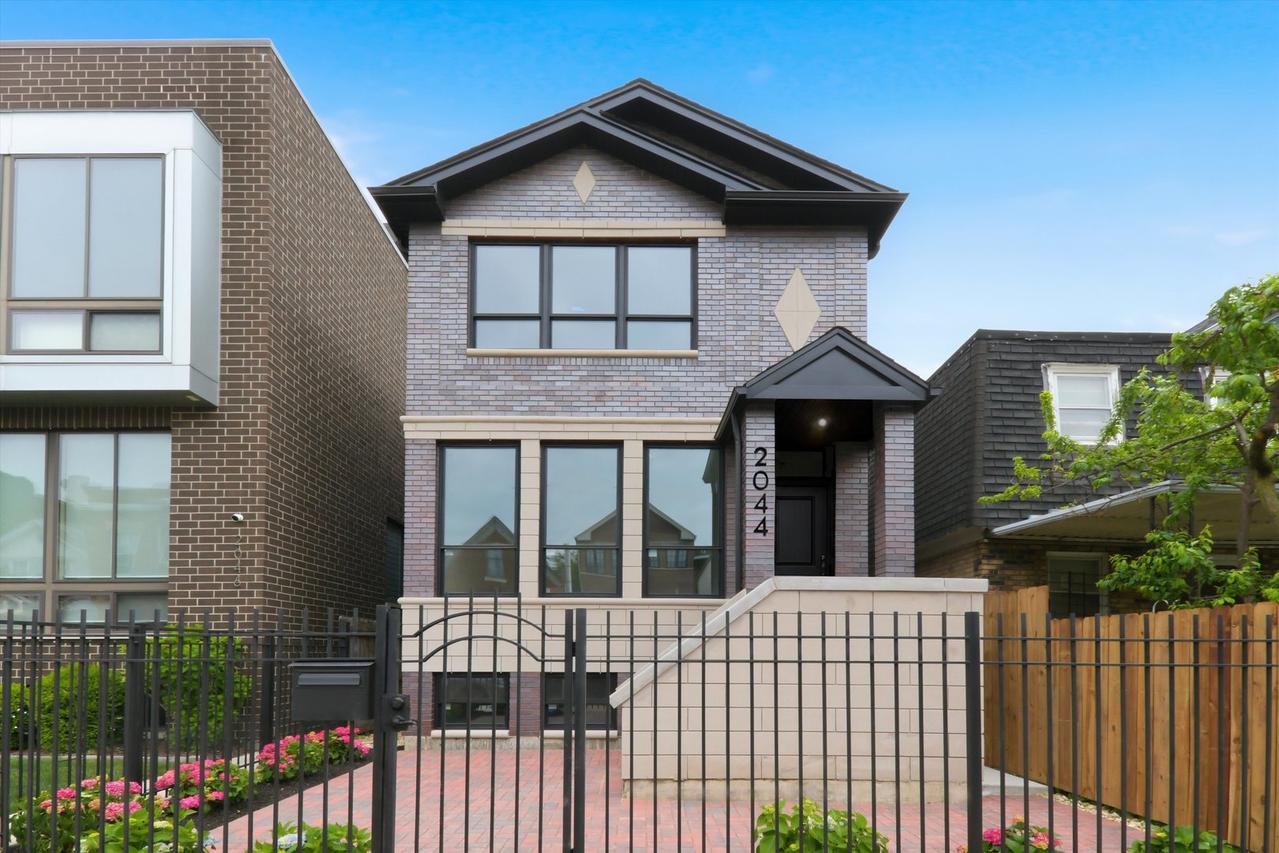 2044 W Superior St., Chicago, IL 60612