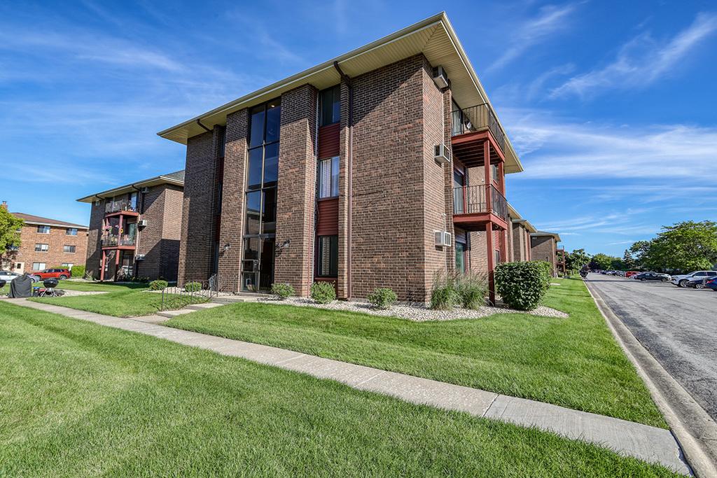 15712 Terrace Dr. #3W, Oak Forest, IL 60452
