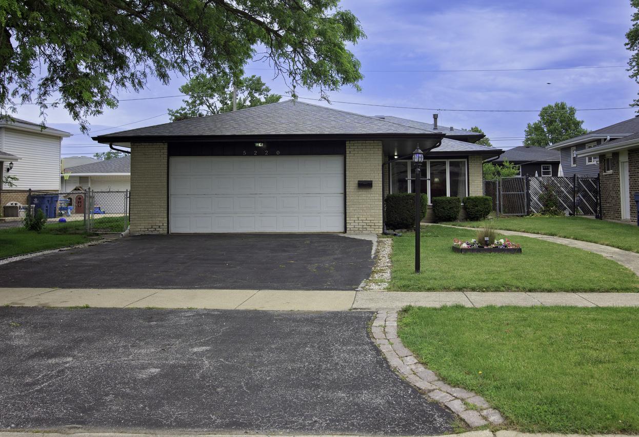 5220 138th St., Crestwood, IL 60418