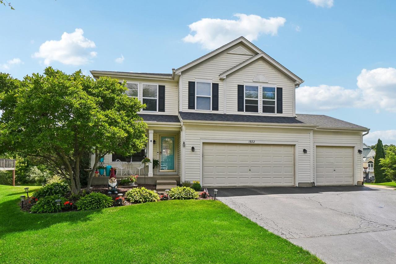 1922 Hemlock Dr., Mchenry, IL 60050