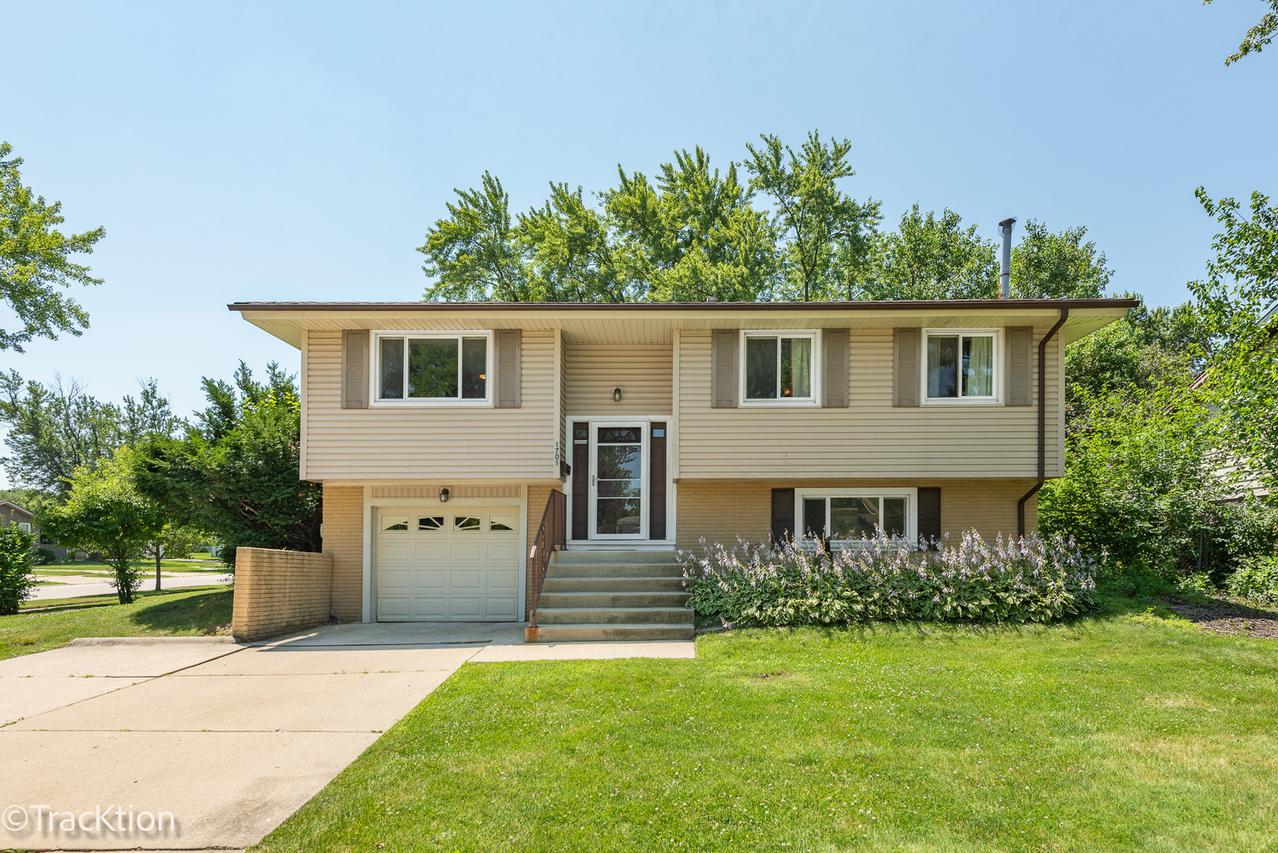 1701 Hartmann Dr., Schaumburg, IL 60193