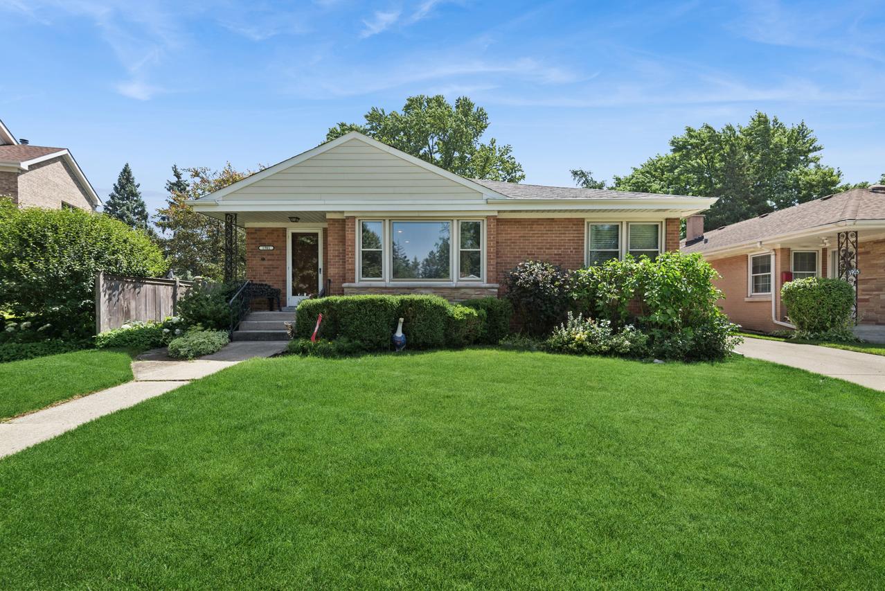 1901 Newton Ave., Park Ridge, IL 60068