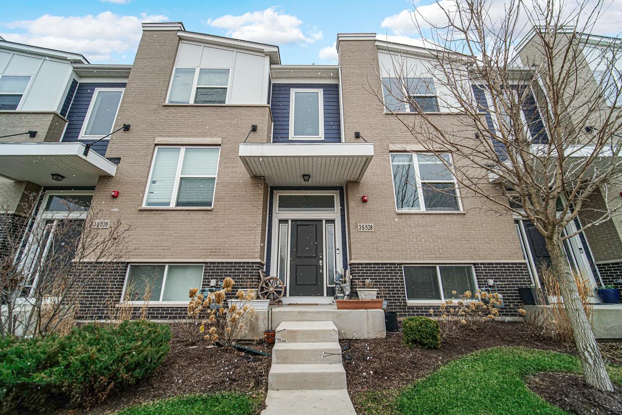 3S528 Cambridge Ct., Warrenville, IL 60555