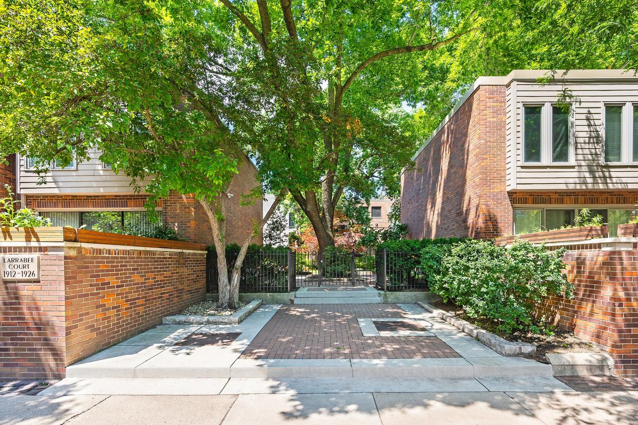 1916 N Larrabee St., Chicago, IL 60614