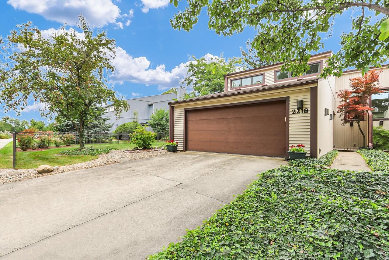 2218 Briar Hill Dr., Champaign, IL 61822