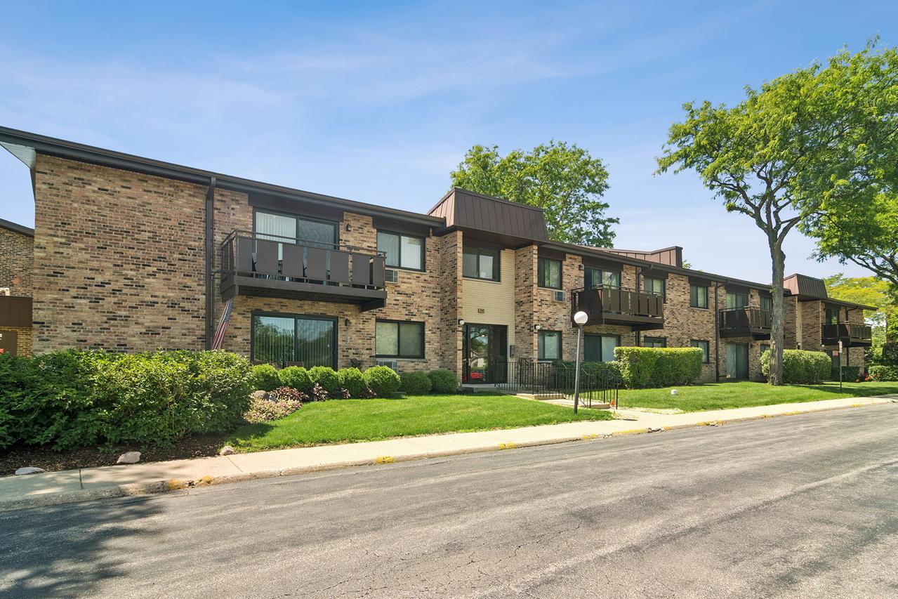 2642 N Windsor Dr. #103, Arlington Heights, IL 60004