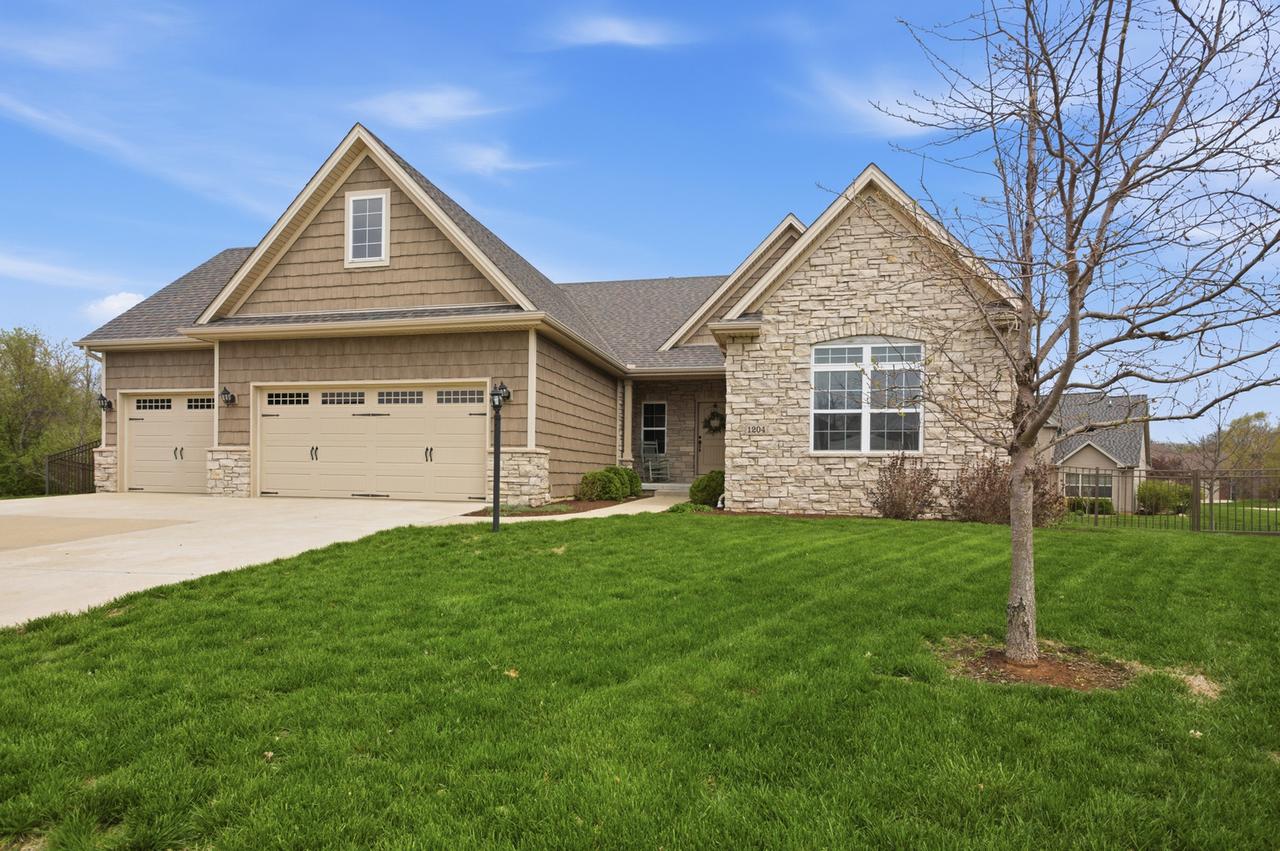 1204 Ashford Ct., Mahomet, IL 61853