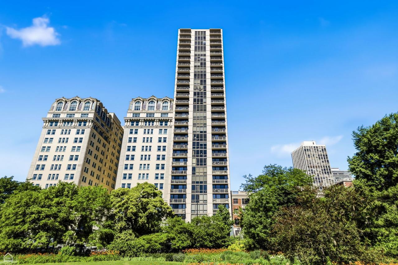 2314 N Lincoln Park West #9N, Chicago, IL 60614