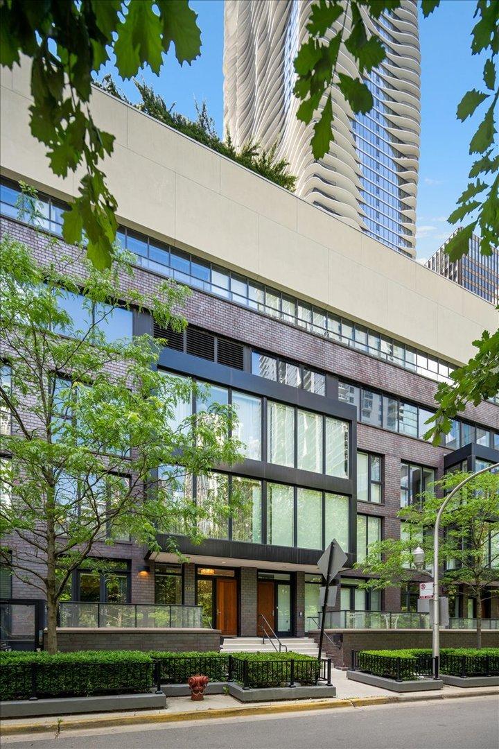 194 N Park Dr., Chicago, IL 60601