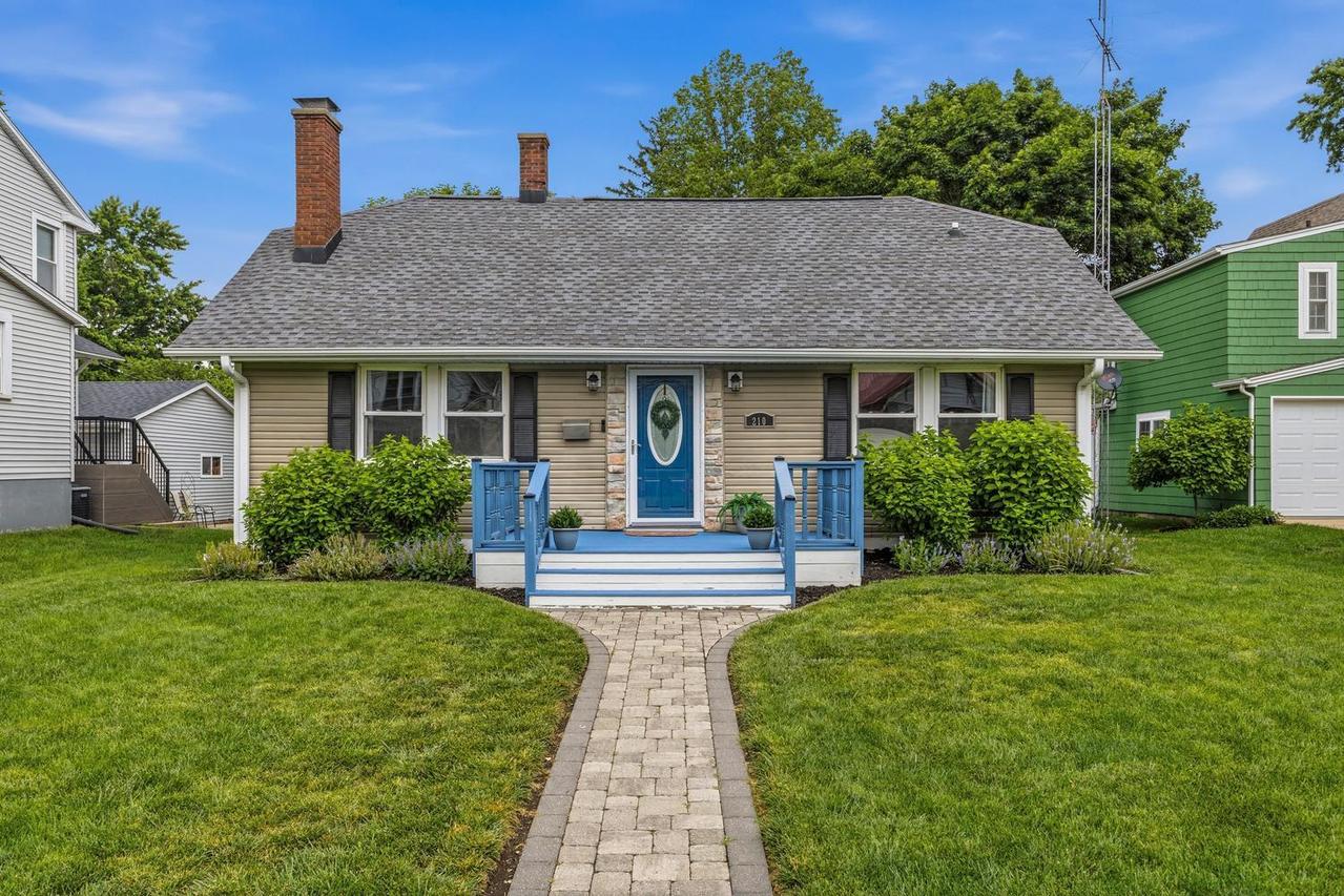 210 E Logan St., Arthur, IL 61911