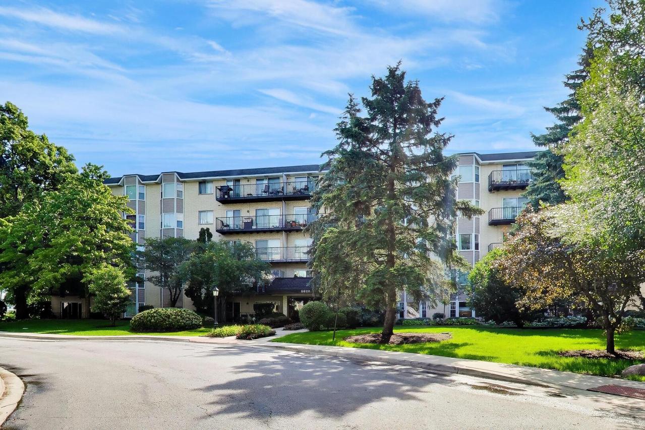 8620 Waukegan Rd. #303, Morton Grove, IL 60053