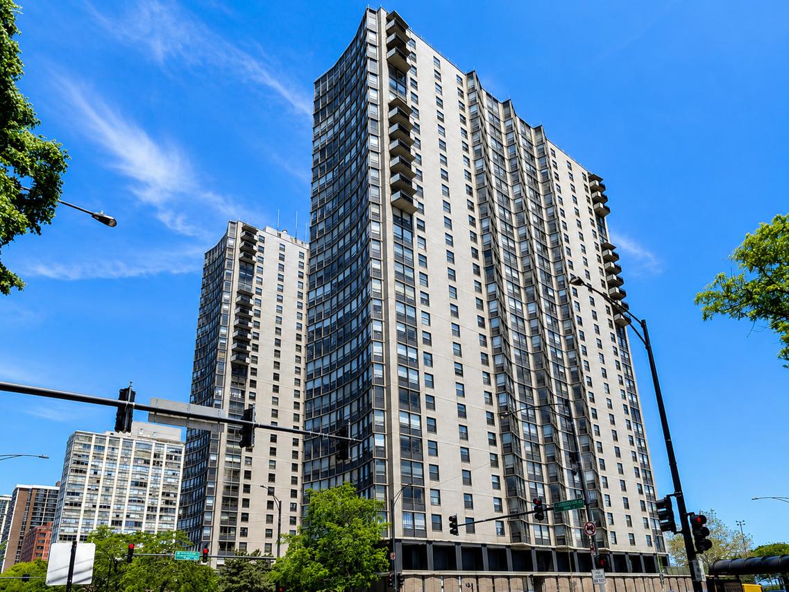 5701 N Sheridan Rd. #16N, Chicago, IL 60660